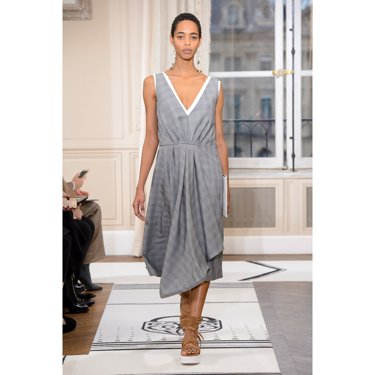 Фото Schiaparelli SPRING 2018 COUTURE Paris PFW коллекция fw 2018 Schiaparelli лето 2018 неделя высокой моды в Париже Mainstyles